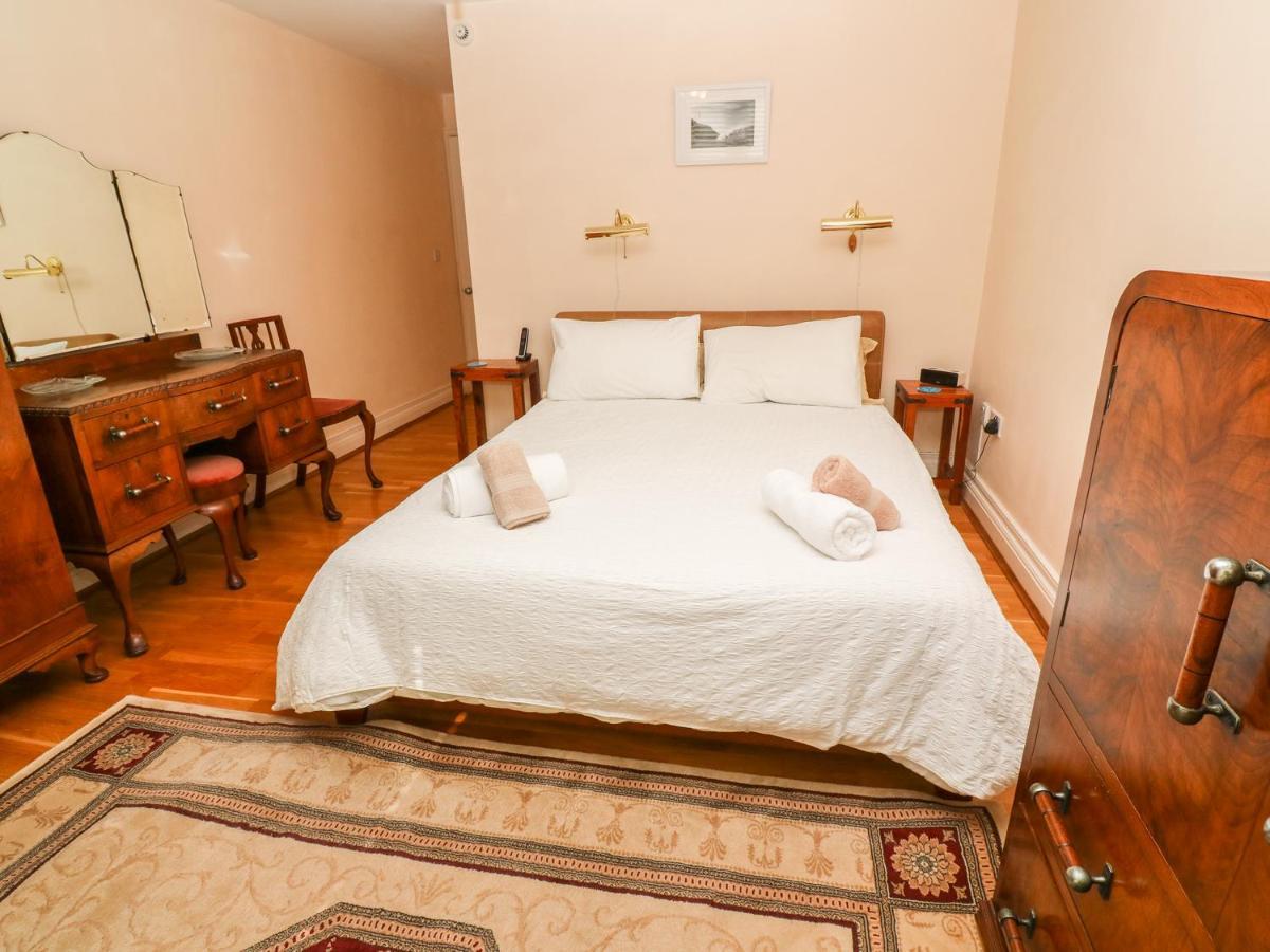 Surf Song Apartment Penzance Ngoại thất bức ảnh